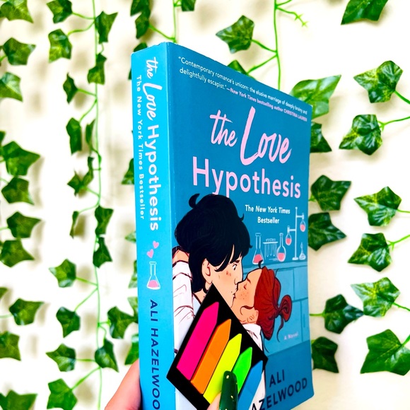 Is a beautiful book call The Love Hypothesis  including a set of page mates - Picture 1 of 4